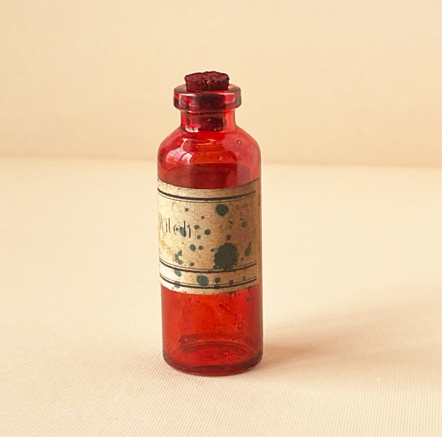 Miniature apothecary bottles in red - set of 6
