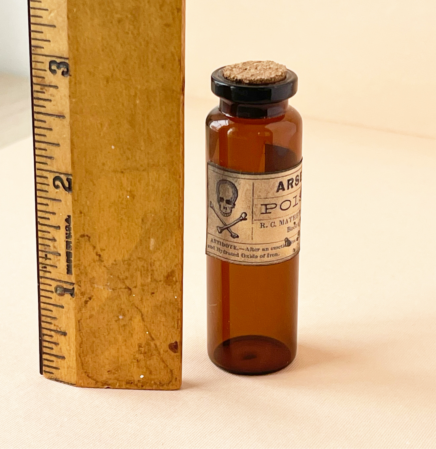 Miniature apothecary bottles in Amber glass - set of 6