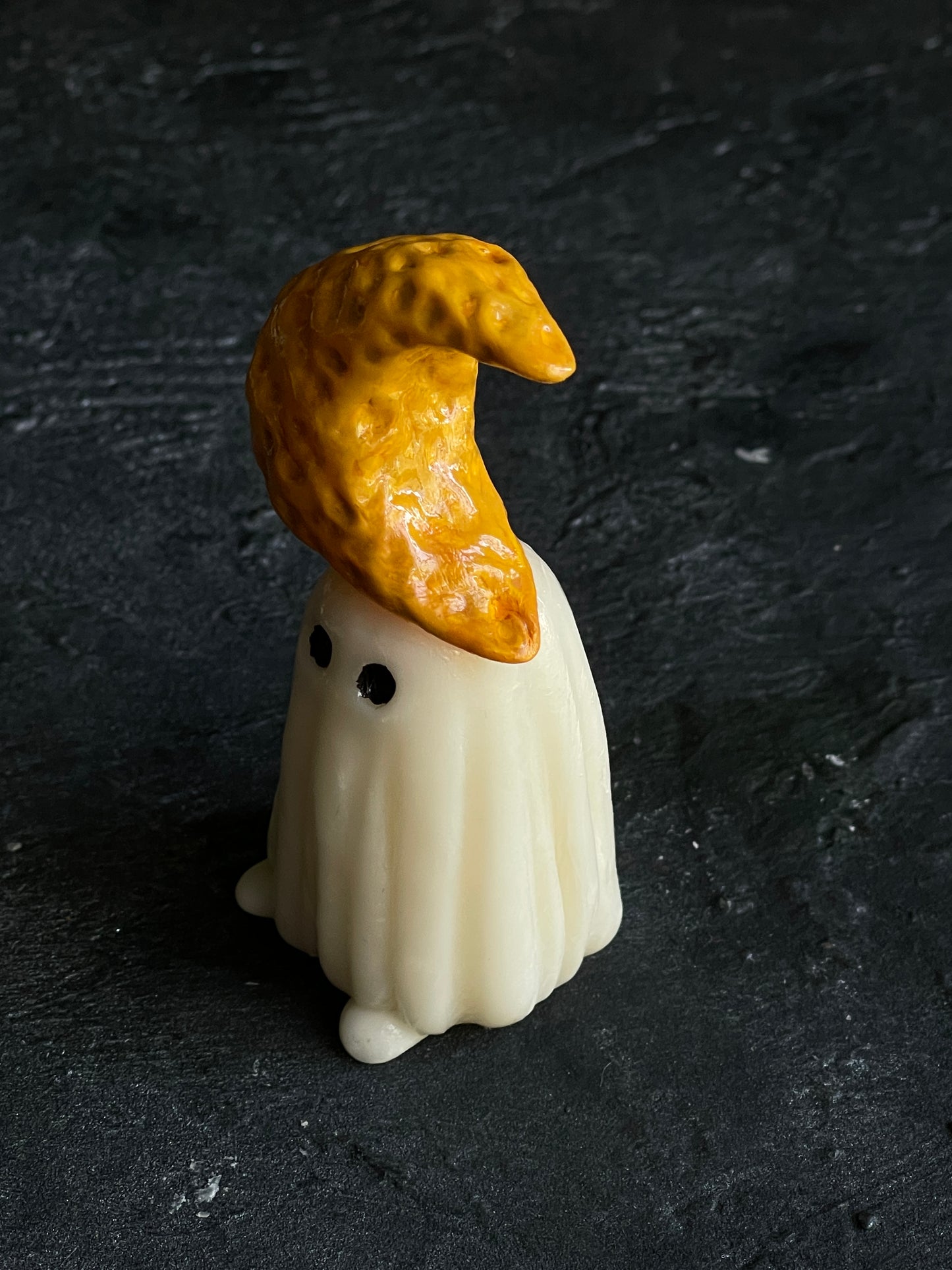 Crescent Moon Hat Ghostie - 2"